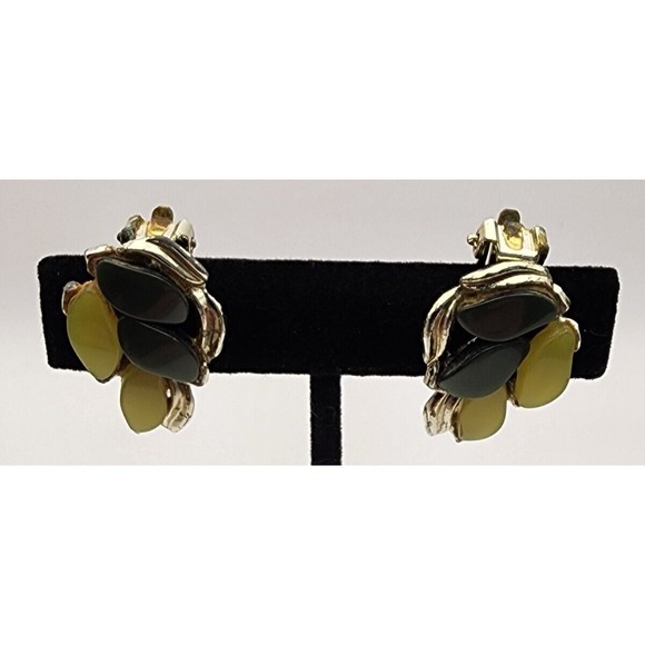 Vintage Clip on Green Earrings - Picture 1 of 5